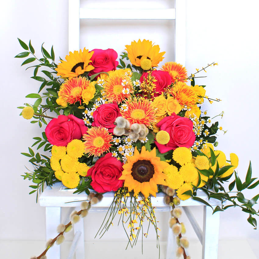VIBRANT FLORIST DESIGNED BOUQUET