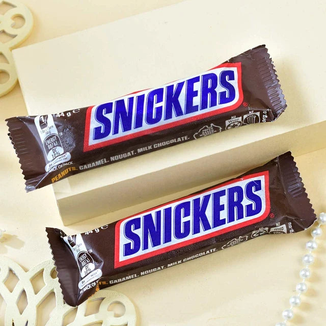 Emerald Bloom Rakhi With Snickers Chocolate
