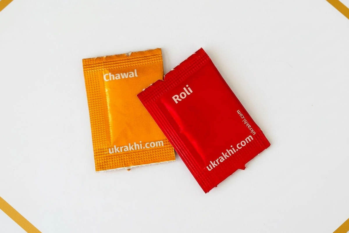 Bright gold-and-white product photo 4