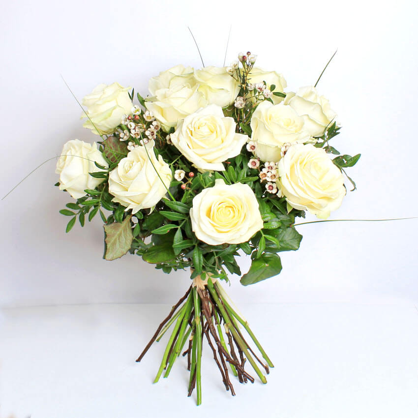 LUXURY 12 WHITE ROSES