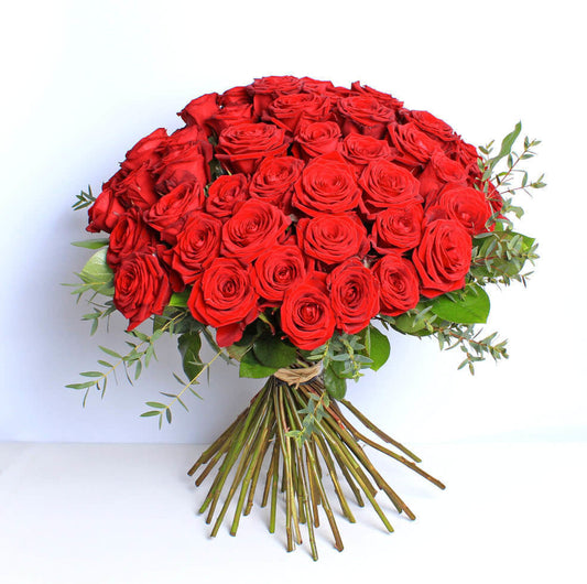 LUXURY 50 RED ROSES