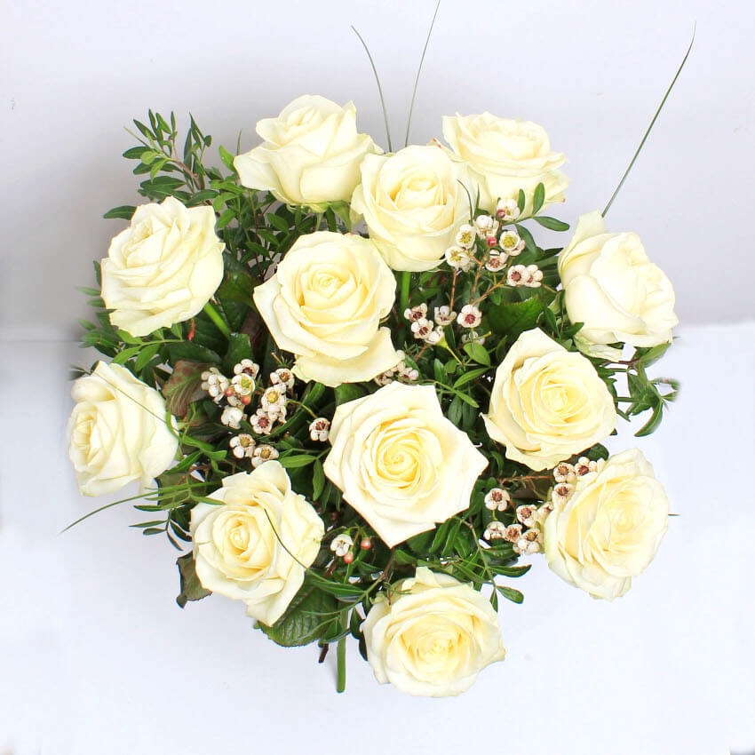 LUXURY 12 WHITE ROSES